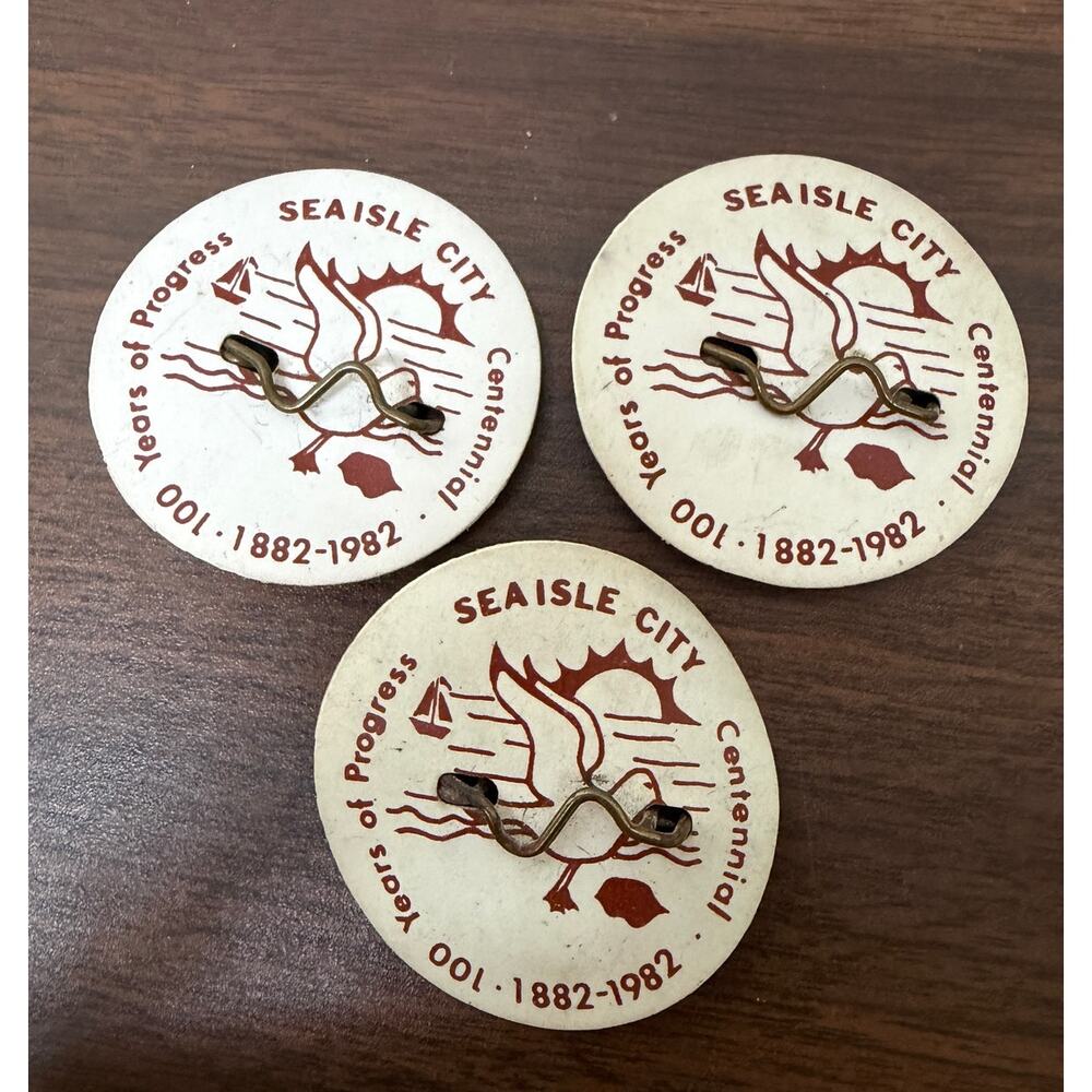Lot of 3 - 1982 Sea Isle City NJ Seasonal Beach Badges Tags New Jersey - Picture 3 of 3